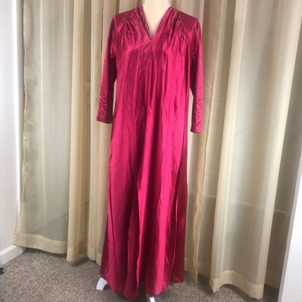 ILGWU VINTAGE BURGUNDY MADE IN U S A NIGHTGOWN
